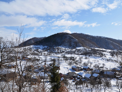 Foto Valeni, vedere din tintirim (c) Lucian Petru Goja 